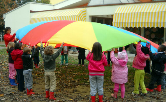 CC BY-NC-SA 3.0 DE, Quelle: https://www.movingschool21.de/texte-schwungtuch.html